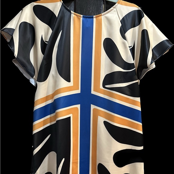 Um gee Multi-colored dress, size Medium. - Picture 2 of 2